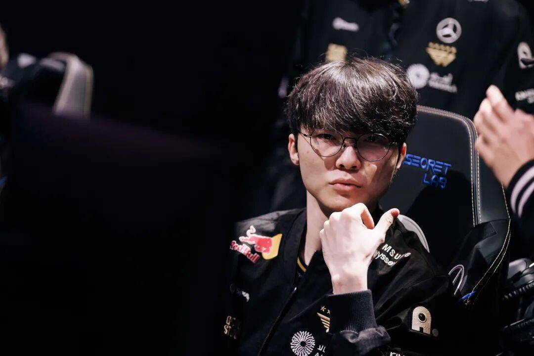 独家：Faker大比分领先(2021faker比赛视频)